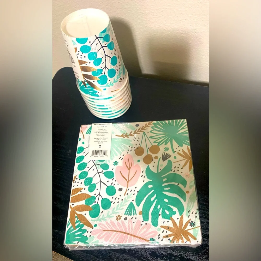 💰2/$10 Set of paper Napkins and Cups- New